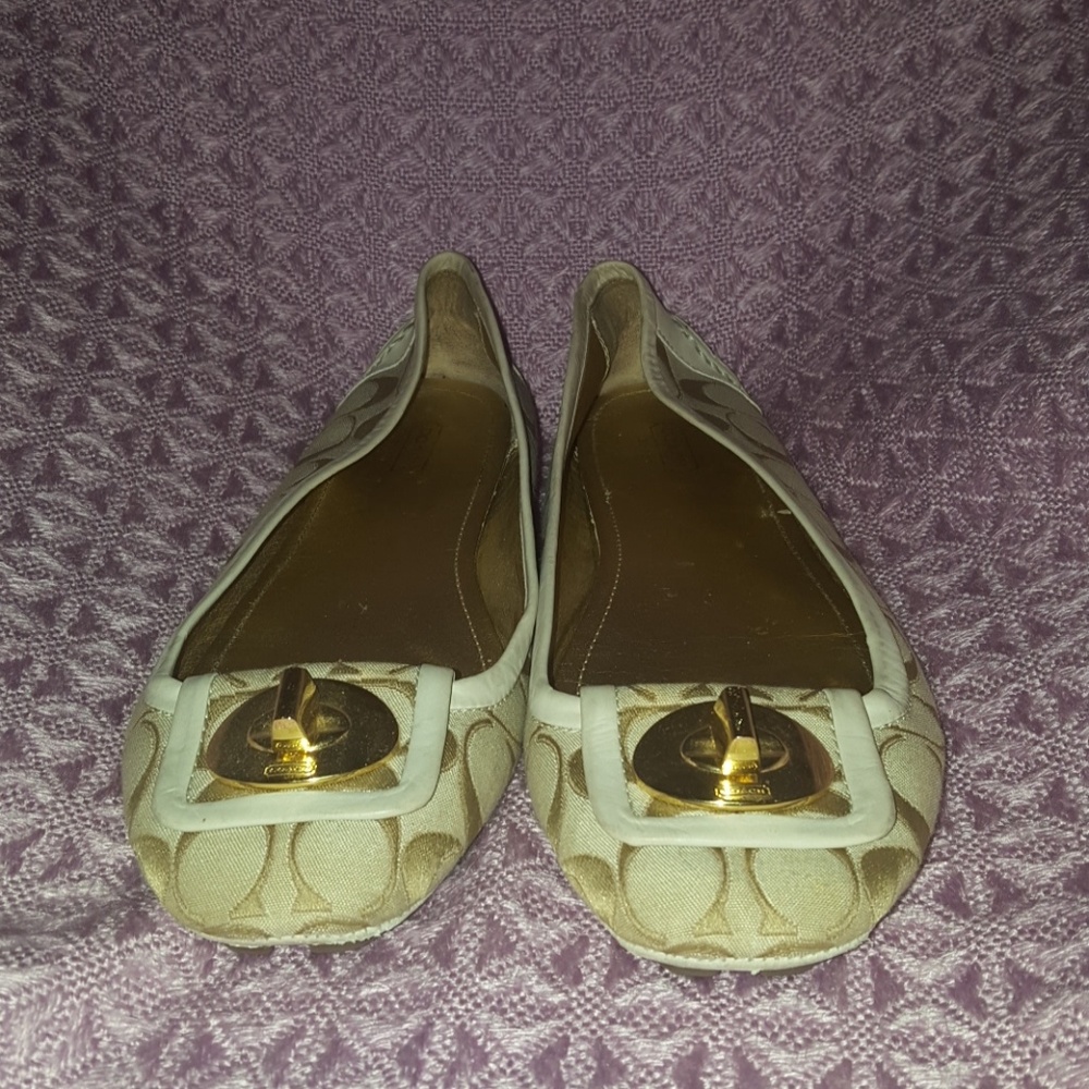 Coach flats